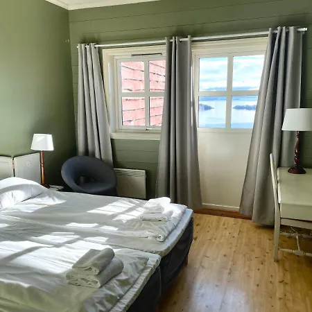 Bjornafjorden Hotel 3*