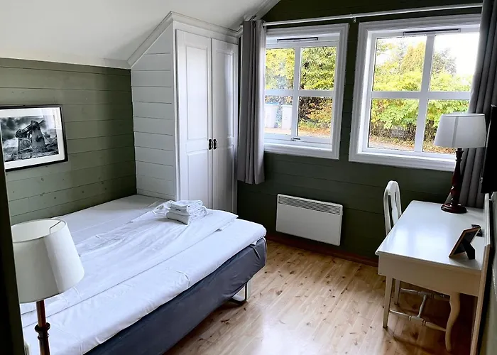 Hotell Bjornafjorden 3*